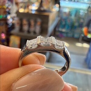 Platinum 900 with 0.50 Diamond Elegant Ring - Size 5
